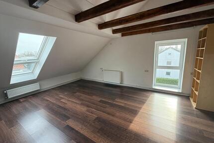 1 Zimmer Dachgeschosswohnung - 950,00&nbsp;EUR Kaltmiete, ca.&nbsp; 82,00&nbsp;m&sup2; in Hannover (PLZ: 30627) Buchholz-Kleefeld