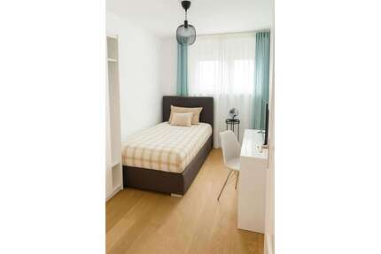 WG-Zimmer in Germering 750,00 € 12 m²