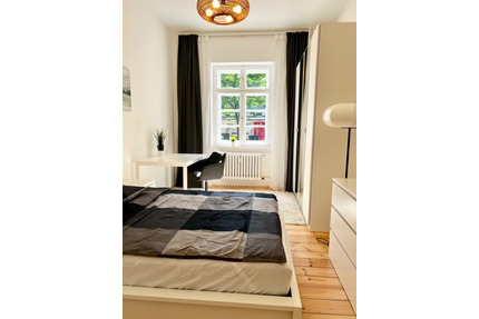 Bezug zum 01.04. - WG-Zimmer in kernsanierter Wohnung mit Balkon - Berlin Mitte