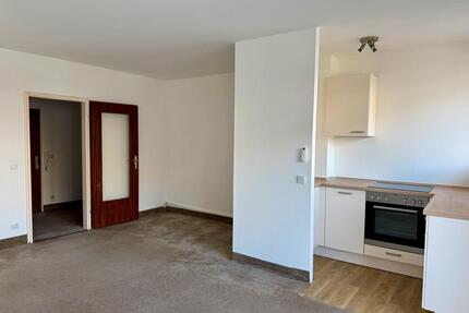 Grosszügige 1-Zimmer Wohnung mit Balkon im 1.OG in Frankfurt-Nied - Frankfurt am Main