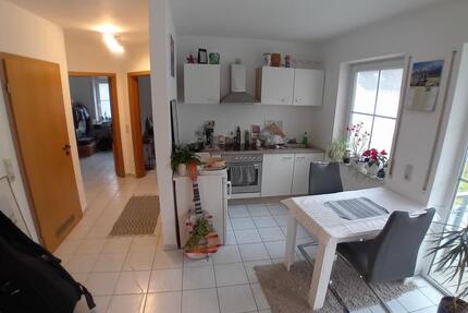 2 Zimmer Wohnung EG, Balkon, 2 Bäder, Küche, Parkplatz, Keller - Biebertal