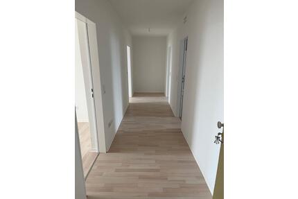 3 Zimmer Wohnung zu vermieten - 500,00&nbsp;EUR Kaltmiete, ca.&nbsp; 80,50&nbsp;m&sup2; in Hof (PLZ: 95032) Christiansreuth