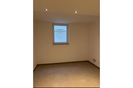 2-Zimmer Apartment mit Wohnküche( Souterrain ) - Köln Kalk