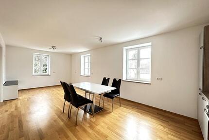 schöne 2-Zimmer Wohnung + Stellplatz in Burgweinting; ab Juni - Regensburg Brandlberg