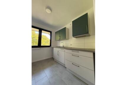 Sanierte 2 Zimmer Wohnung, Küche+Balkon in Duisburg Meiderich