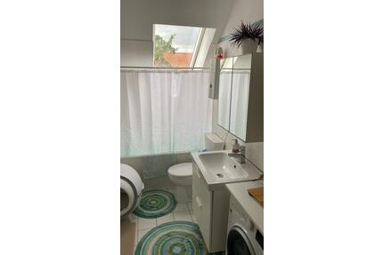 3 Zimmer Dachgeschosswohnung mit Stellplatz - Berlin Spandau