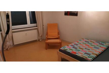 ein Zimmer von 2er WG für eine Frau am Kongresszentrum. - Karlsruhe Südstadt