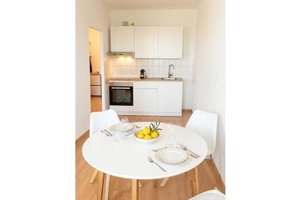 Helle 2-Zimmer-Wohnung mit Balkon und neuer Einbauküche in ruhiger Lage, Magdeburg-Cracau