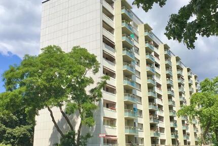 Erstbezug nach Sanierung: seniorenfreundliche 3-Raum-Wohnung mit Balkon und Badewanne - Dresden Altstadt