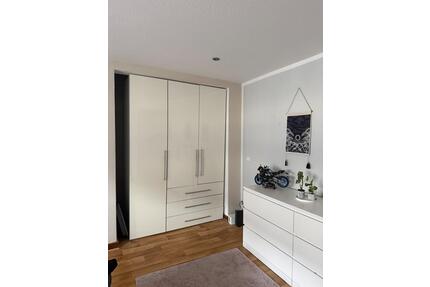 WG-Zimmer in zentraler Lage - 430,00&nbsp;EUR Kaltmiete, ca.&nbsp; 125,00&nbsp;m&sup2; in Siegen (PLZ: 57072)