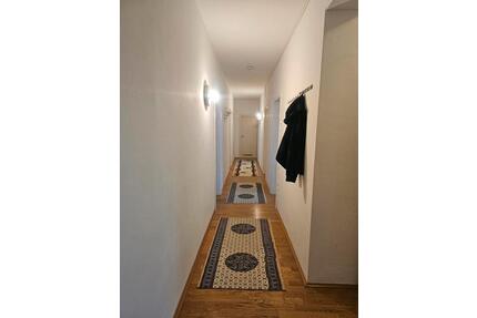 Großzügige 6-Zimmer Wohnung im 2. OG in Solingen Mitte