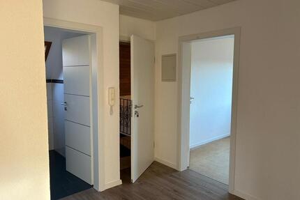 Helle 3,5 Zimmer DG Wohnung mit Einbauküche - Sulzbach an der Murr