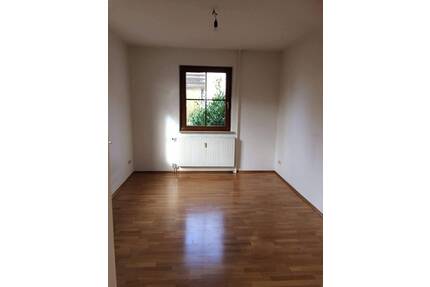 Schöne 3 Zimmer Erdgeschoss Wohnung mit Garten - Plochingen