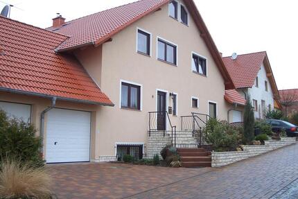 Wohnen und Arbeiten in exklusiver, teilmöblierter 4-Zimmer Maisonette-Wohnung mit Balkon - Flörsheim-Dalsheim