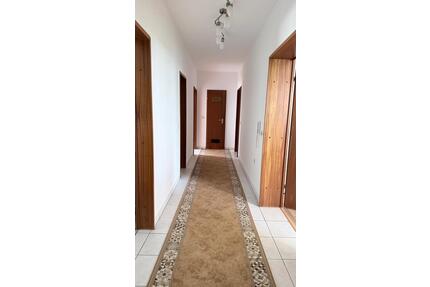 WG Zimmer in waldbüttelbrunn - 590,00&nbsp;EUR Kaltmiete, ca.&nbsp; 100,00&nbsp;m&sup2; in Würzburg (PLZ: 97076) Lengfeld