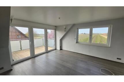 Attraktive 3 Zimmer Dachgeschosswohnung in Hollern zu vermieten. - Hollern-Twielenfleth