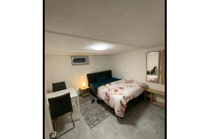 WG ZIMMER ZU UNTERMIETEN: Möbliert - Augsburg Pfersee