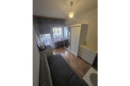 Helles Zimmer (ca. 25 m²) in zentraler Lage mit Balkon - Horn-Bad Meinberg