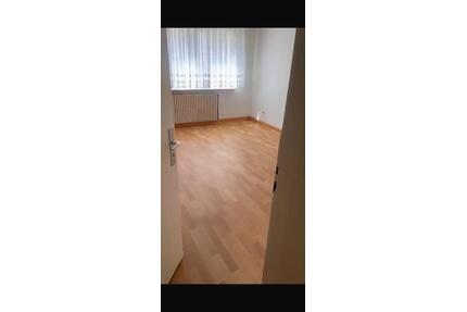 4 Zimmer Wohnung mit 2 BäderDuschen + Küche+ 2 Balkone - Pirmasens