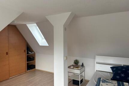 Mädelswg Dachgeschoss Zimmer in Humboldt- Gremberg - Köln Kalk