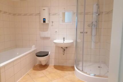3 Zimmer Raum Wohnung 2.OG Dusche+Wanne Balkon - Altenburg