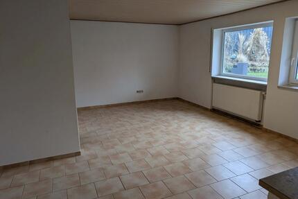 ***gepflegte, ruhige 2 Zimmer Souterrain Wohnung in Burgoberbach, inkl. Stellplatz***