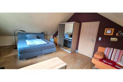 Grosses Zimmer mit eigenem Bad - 80,00&nbsp;EUR Kaltmiete, ca.&nbsp; 60,00&nbsp;m&sup2; in Büdingen (PLZ: 63654)