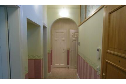 Exklusive Villenwohnung 3,5-RWG mit EBK und Gartennutzung - Leuna