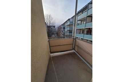 Gemütliche 2-Zimmer mit neuer EBK, Laminat, Balkon und Wannenbad in ruhiger Lage! - Chemnitz Hilbersdorf