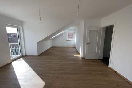 ***Erstbezug - 2-Zimmer Wohnung mit Balkon im Dachgeschoss*** - Regensburg / Schwabelweis