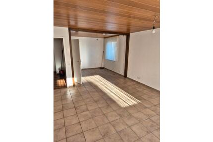 4,5 Zimmer Wohnung - 1.250,00&nbsp;EUR Kaltmiete, ca.&nbsp; 100,00&nbsp;m&sup2; in Schönaich (PLZ: 71101)