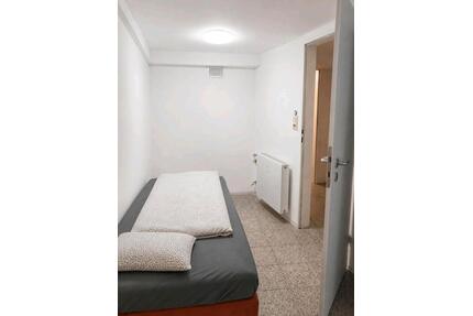 zuvermieten WG mobilierte 1 Zimmer WG im Keller direkt am S-Bahn - Seligenstadt