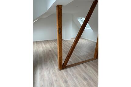 Moderne Dachgeschosswohnung mit Loggia - Oberhausen Rothebusch