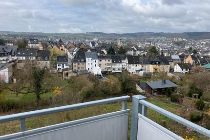 Sonnige Drei Zimmer Dachgeschosswohnung mit Balkon ruhige Lage - Mayen