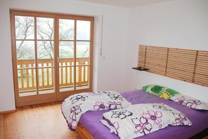 Helle 3,5-Zimmer Wohnung (95 m²) mit Balkon und EBK in Alleinlage - Reichertsheim