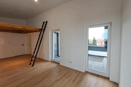 Anfragen NUR per E-Mail. Moderne 1-Zimmer Studiowohnung im 4.OG mit großem Balkon, hohem Decken, Schlafetage, GarderobenraumAK und Aufzug in der Nahe Magistrat Gelände Bremerhaven.