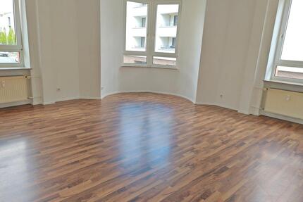 3zw WOHNUNG GERÄUMIG HELL WANNEBAD KÜCHE GÄSTE WC BALKON ALLE ZIMMER TAGESLICHT AM SBUS BAHNHOF RÖDELHEIM REW EIFLER APOTHEKE BREITLACHERSTR 79 - Frankfurt am Main