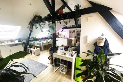 Schöne Option: Leer oder teilmöbliert: 2-Zi-Dachgeschosswohnung in zentraler Ruhiglage Bonn-Zentrum