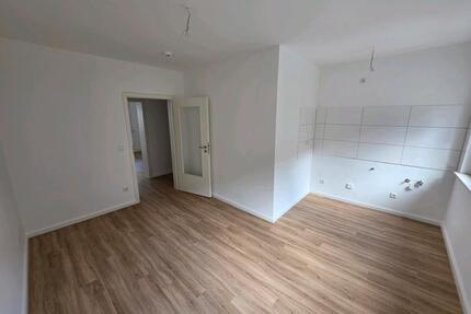 Schöne 1 12 Zimmer Wohnung mit Balkon in Düsseldorf Bilk (Uni)