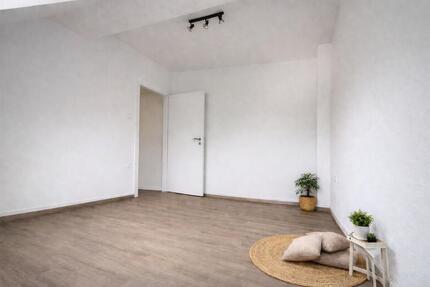 Dachgeschosswohnung – 2 Zimmer, ca. 40 m² - Duisburg Beeck