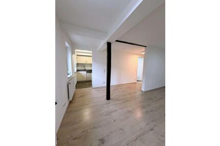 **Teilmöblierte 2-Zimmer Wohnung mit Altbaucharme in Wurmberg**