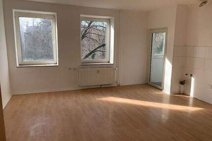 Hell und sonnig: gepfl. 2,5-3 Zimmer-Wohnung direkt am Park - Vereinsstr. 23b ! - Duisburg Marxloh