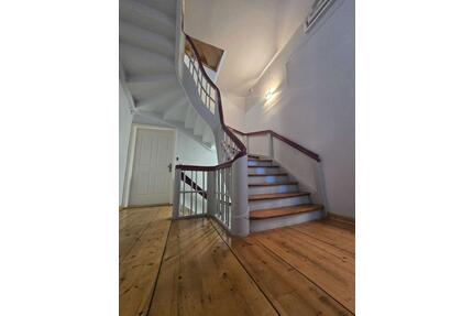 Lichtdurchflutete Wohnung im Atelierstil mit Blick auf den Erfurter Dom !