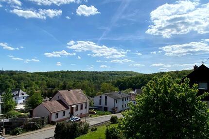 Helle 2-Zimmer Dachgeschosswohnung mit Fernsicht in Schiffweiler