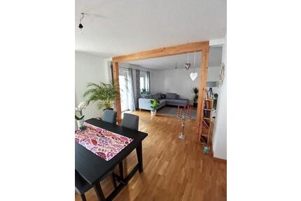 Modernisierte 2,5 Zi Wg mit Balkon, Garten und EBK - Wäschenbeuren