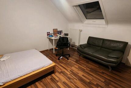 Schönes, Helles, möbiliertesunmöbiliertes WG-DG Zimmer nähe HS. - Aalen