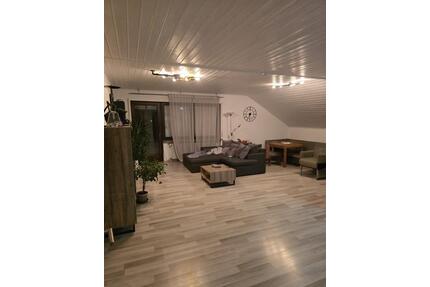 Dachgeschosswohnung - 3 Zimmer - Großrinderfeld