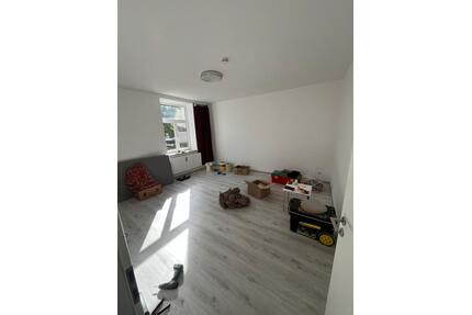 1 Zimmer Wohnung - 1.000,00&nbsp;EUR Kaltmiete, ca.&nbsp; 35,00&nbsp;m&sup2; in Bruckmühl (PLZ: 83052)