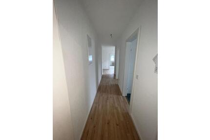 3 Zimmer Wohnung, 84qm in Hamm Sieg mit Küche - Hamm (Sieg)