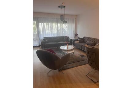 Ich biete eine 3-Zimmer Wohnung mit Balkon und TG Stellplatz. - Augsburg Universitätsviertel